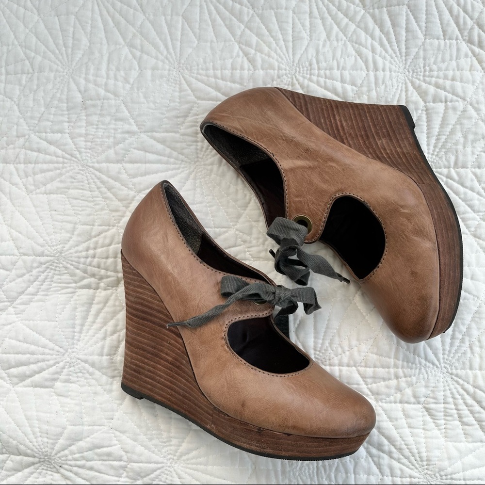 Faux leather Mary Jane wedge with ribbon tie - size 6